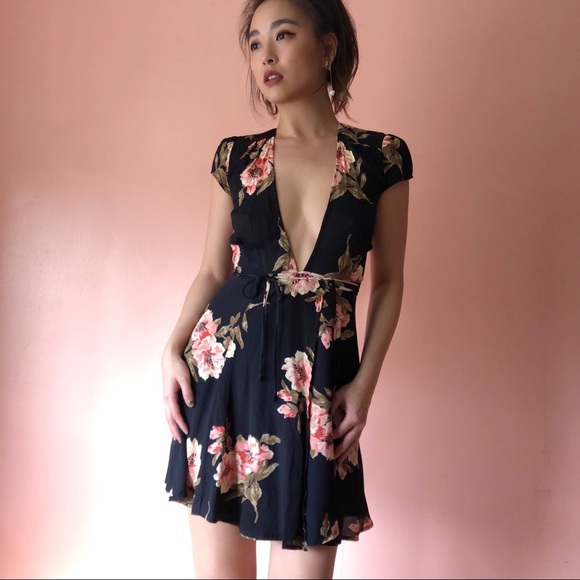 Reformation Black Floral Plunging Wrap Dress - Picture 1 of 4